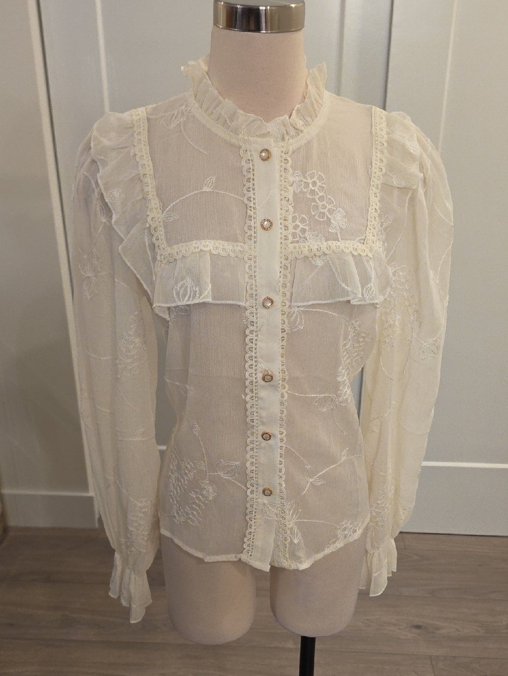 A.Peach women’s Sheer Ivory Ruffle-Trim Embroidered Blouse size L new with tags